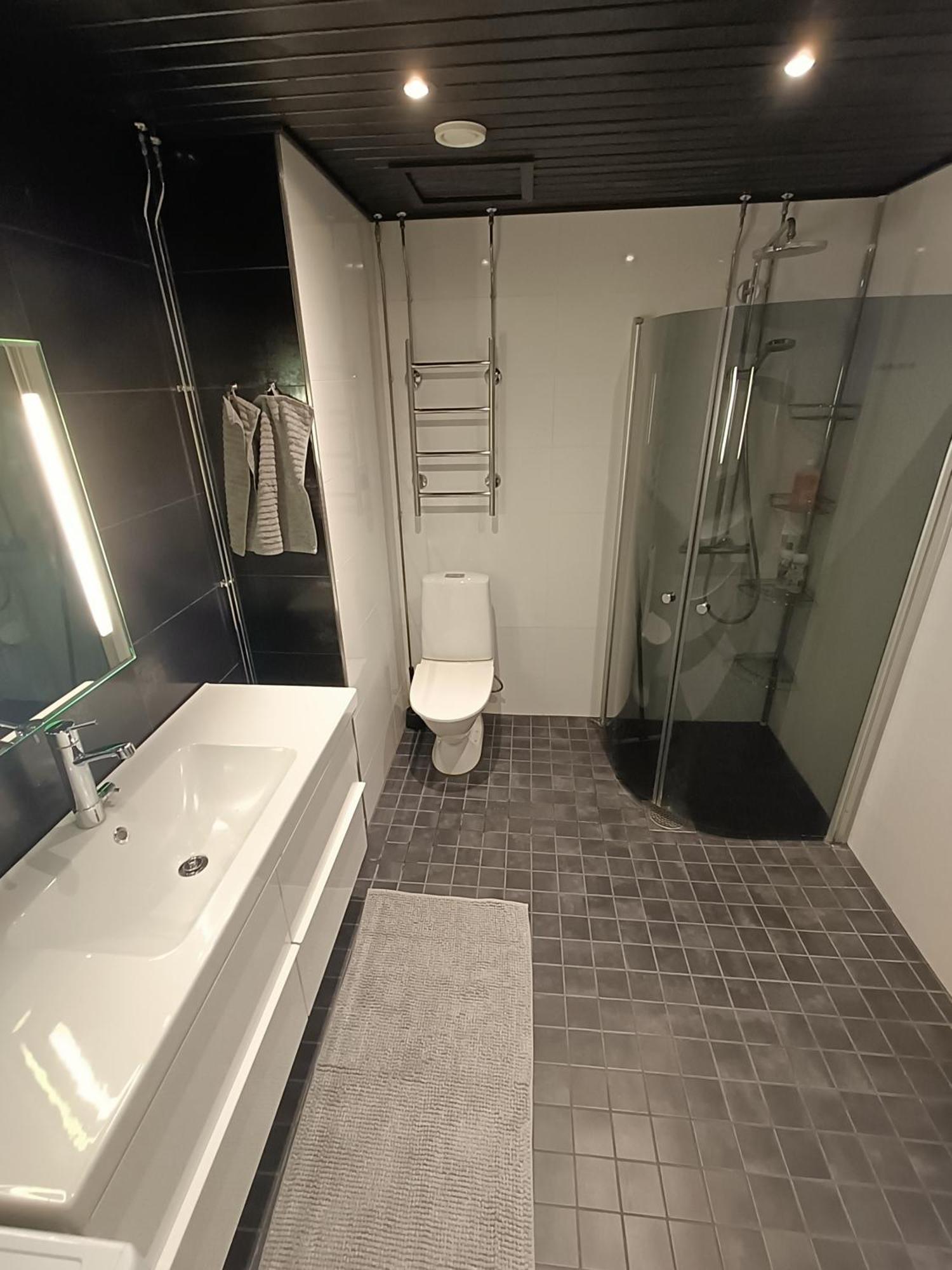 Big 88M2 Apartment In The Center 罗瓦涅米 外观 照片